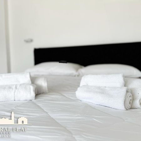 Appartamento Lecce Central Flat - Attico Con Patio E Parcheggio Privato Esterno foto